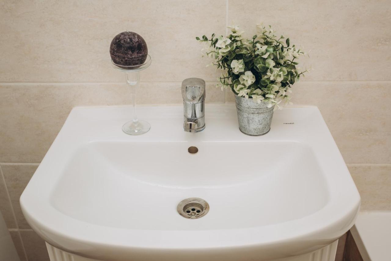 Luxe Apart-Hotel Near Lavina New Building 1 Floor Sumy Luaran gambar
